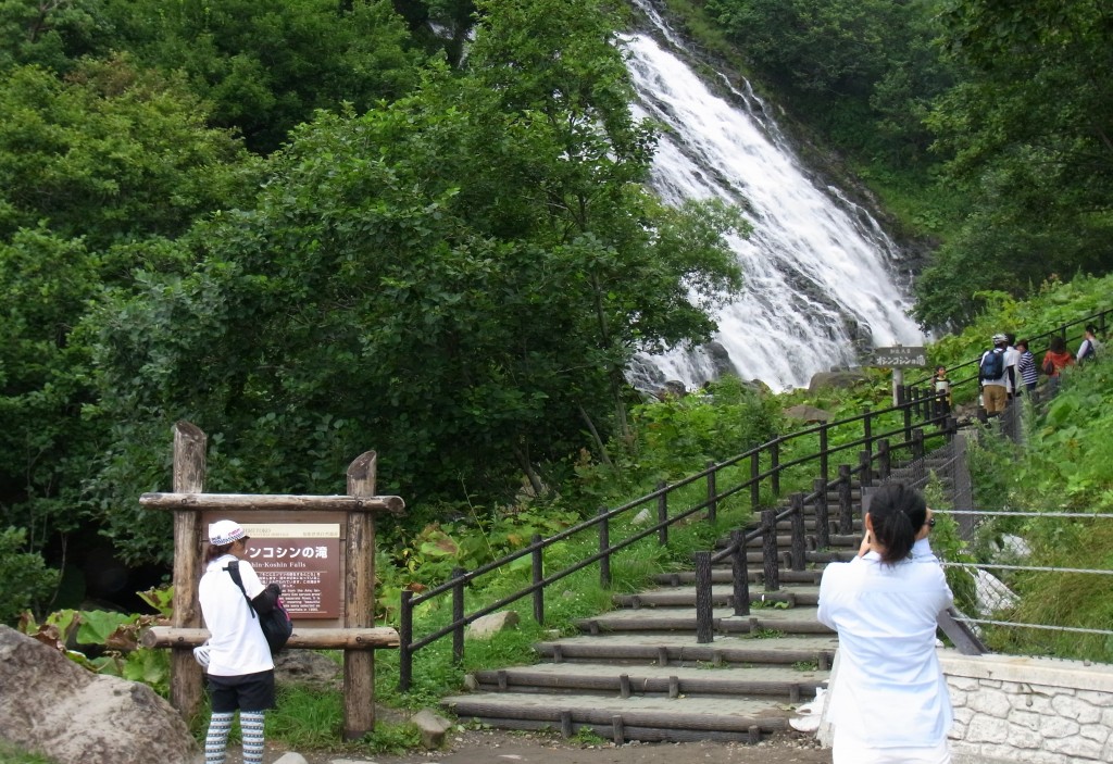 世界自然遺産オシンコシンの滝