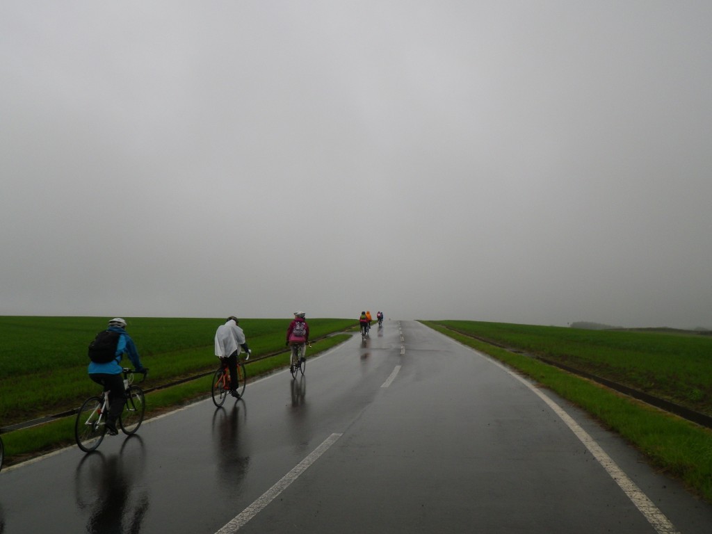 雨の日はカッパでサイクリング